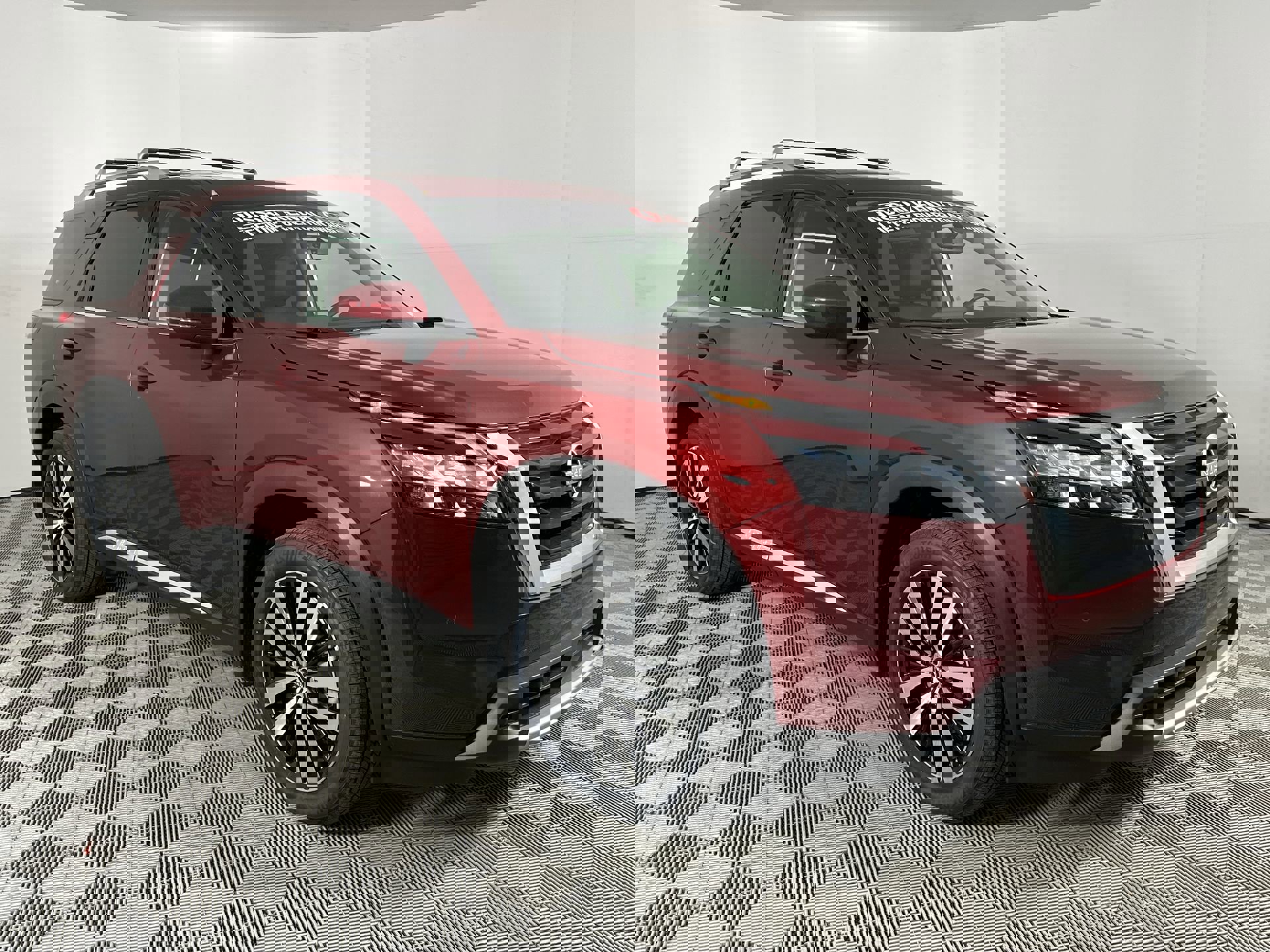 2025 Nissan Pathfinder Platinum photo 2