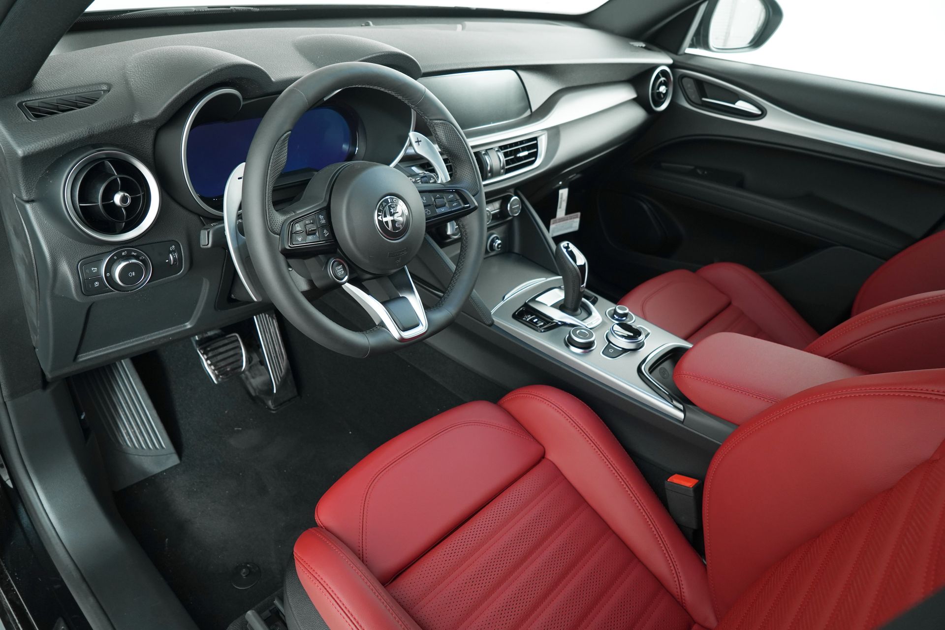 2025 Alfa Romeo Stelvio photo 15