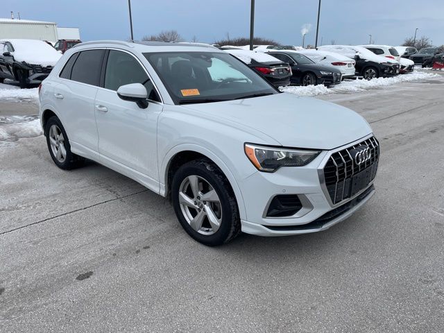 2020 Audi Q3 Premium's photo