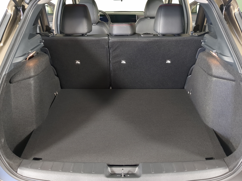 2025 Nissan Kicks SR photo 11