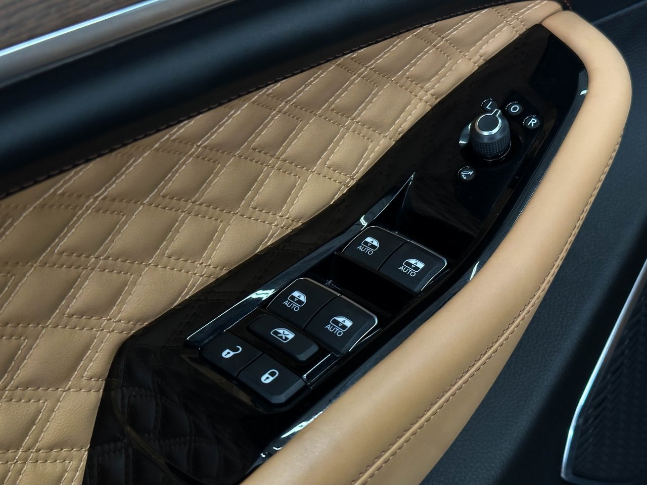 2022 Jeep Grand Cherokee Summit photo 9