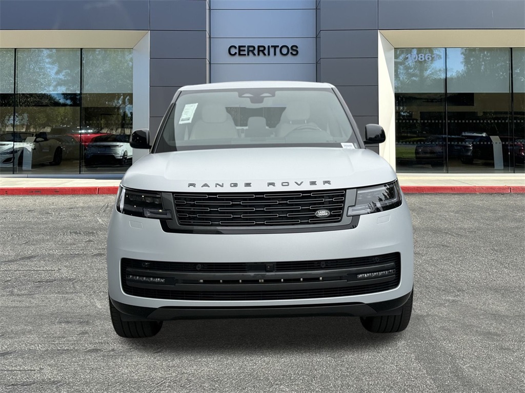 2025 Land Rover Range Rover SE photo 2