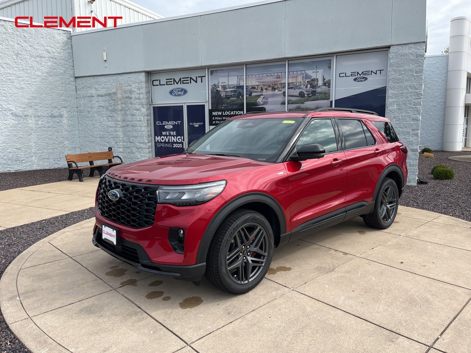 2025 Ford Explorer ST-LINE's photo