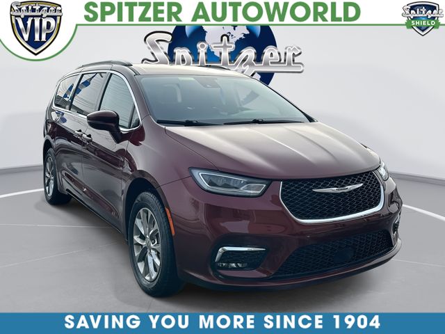 2022 Chrysler Pacifica Touring L's photo