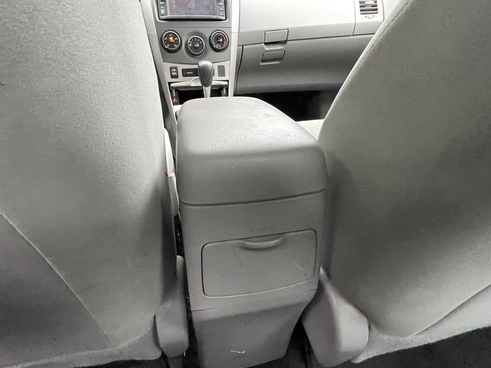 2013 Toyota Corolla LE photo 13