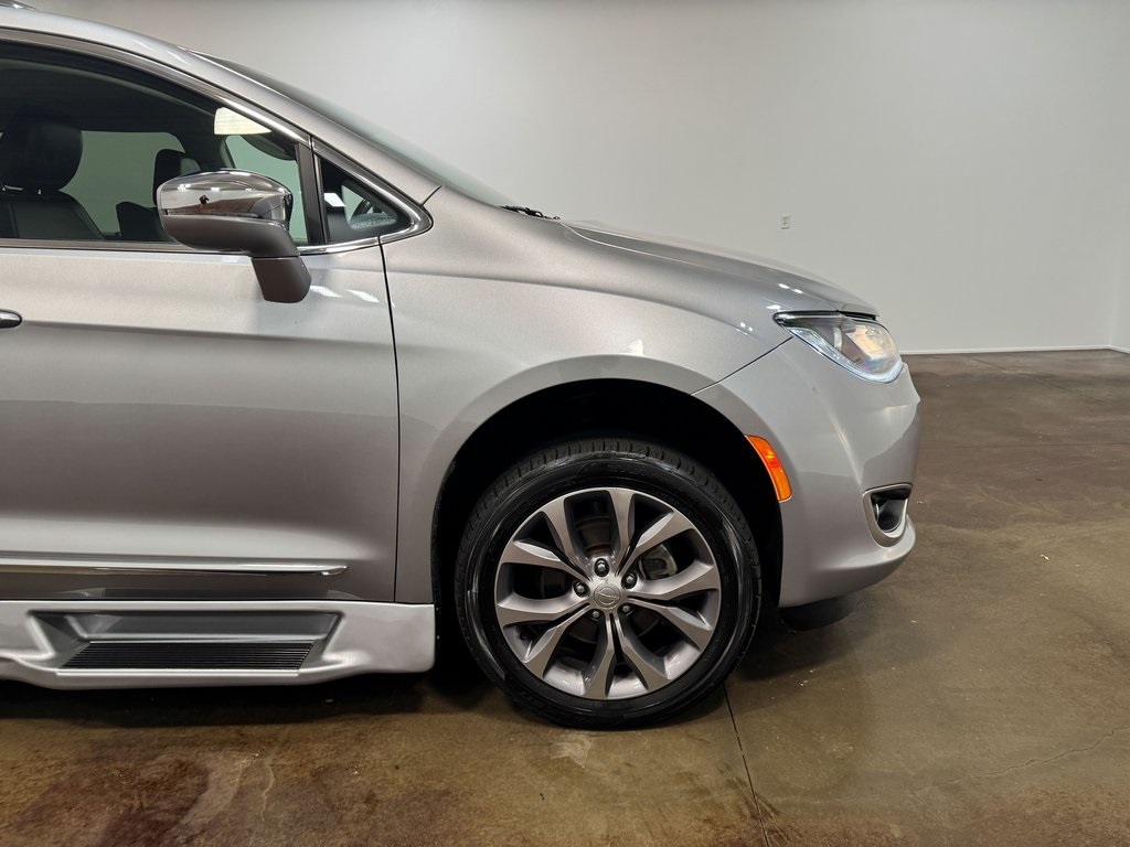 2018 Chrysler Pacifica Limited photo 34