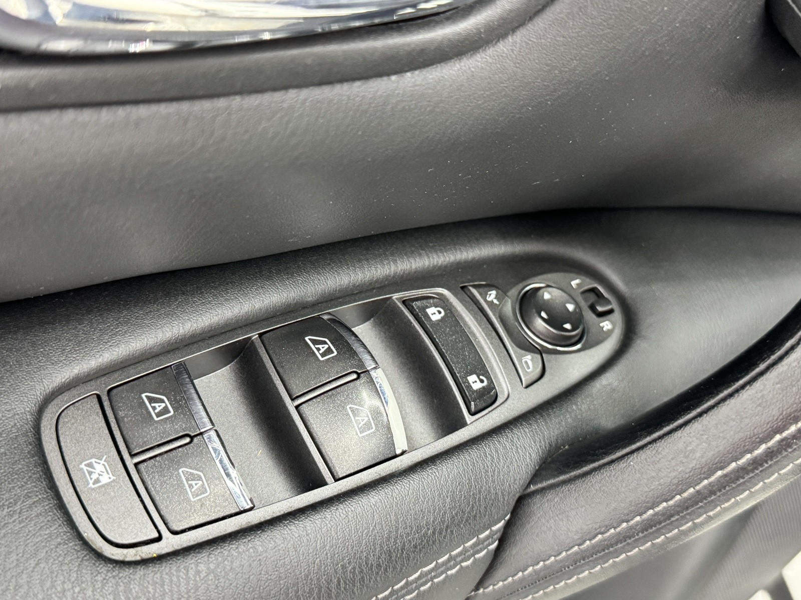 2017 Infiniti QX80 Limited photo 38