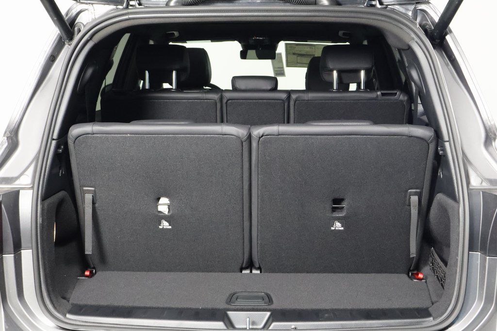 2026 Mercedes Benz GLB 250 photo 9