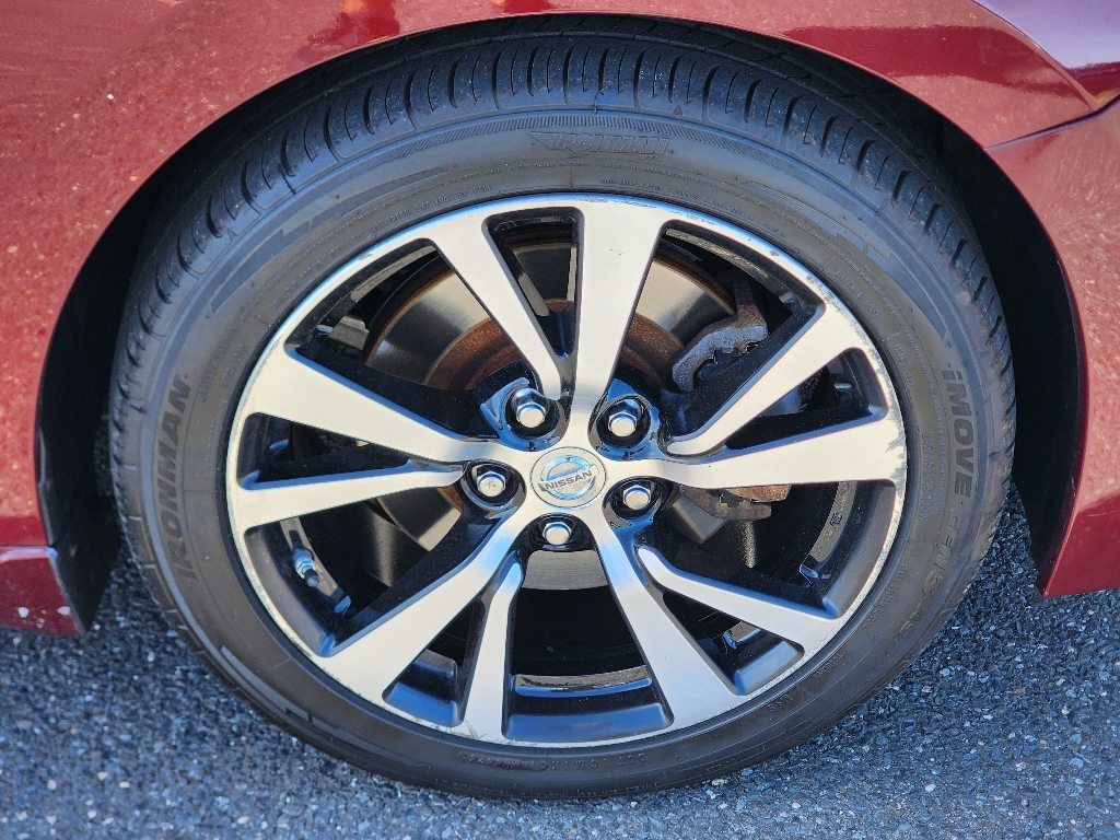2017 Nissan Maxima SV photo 4