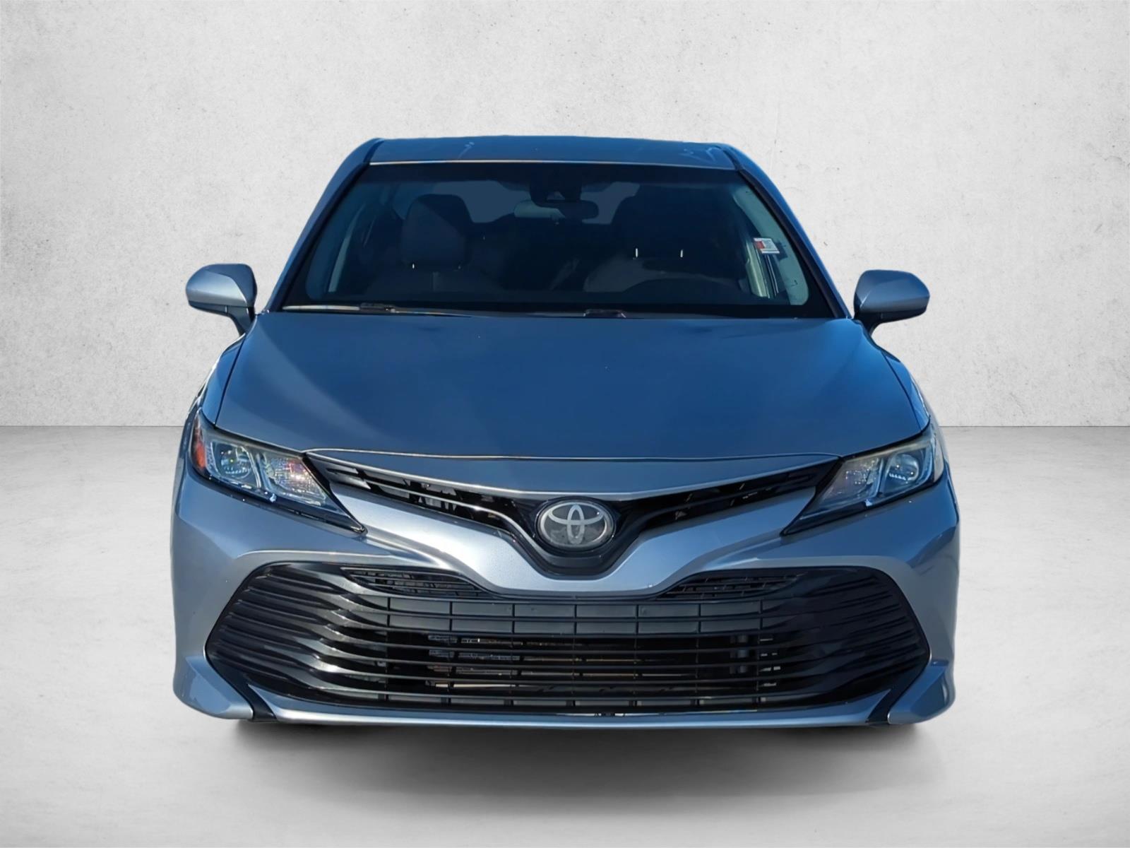 2018 Toyota Camry LE SE photo 2
