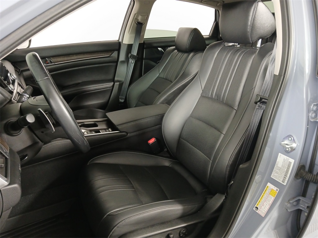 2022 Honda Accord Hybrid Touring photo 16