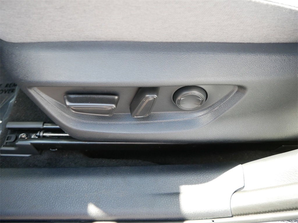 2025 Toyota Camry LE photo 13