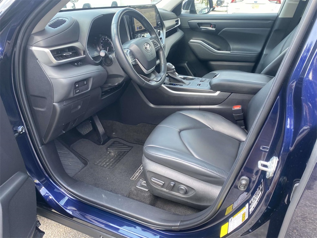 2023 Toyota Highlander XLE photo 13