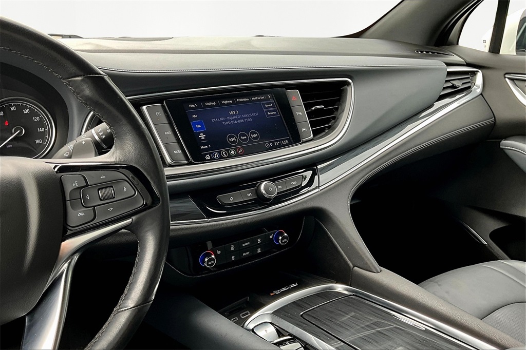 2023 Buick Enclave Essence photo 3