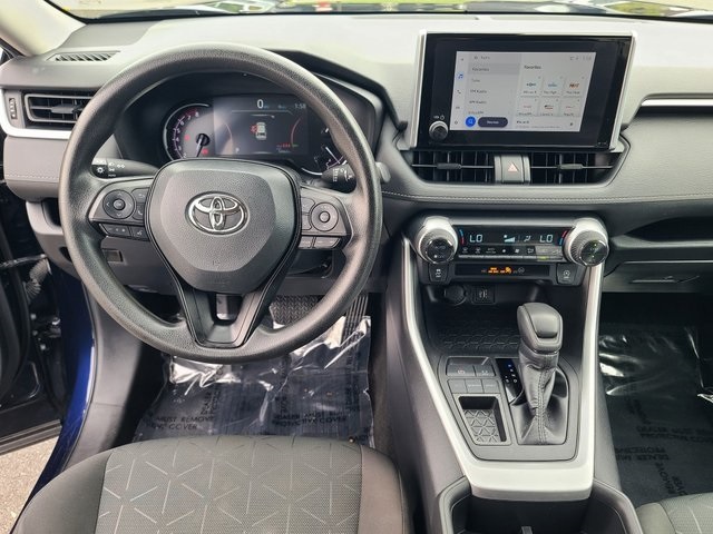 2024 Toyota RAV4 XLE photo 3