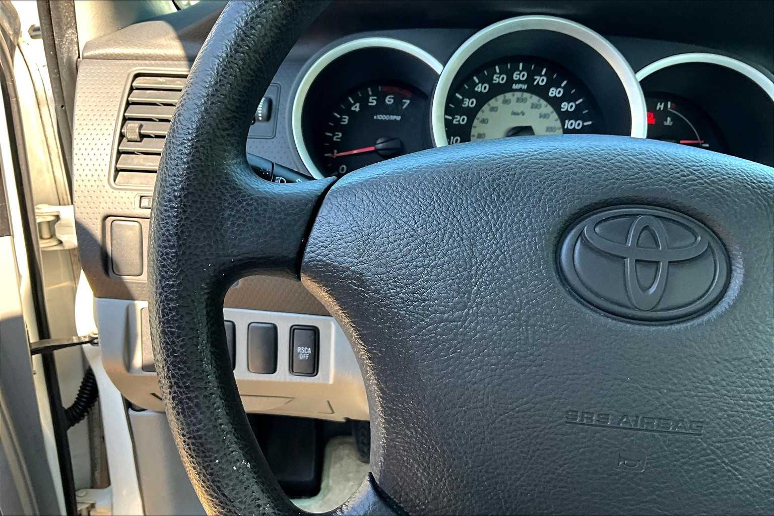 2010 Toyota Tacoma LE photo 18