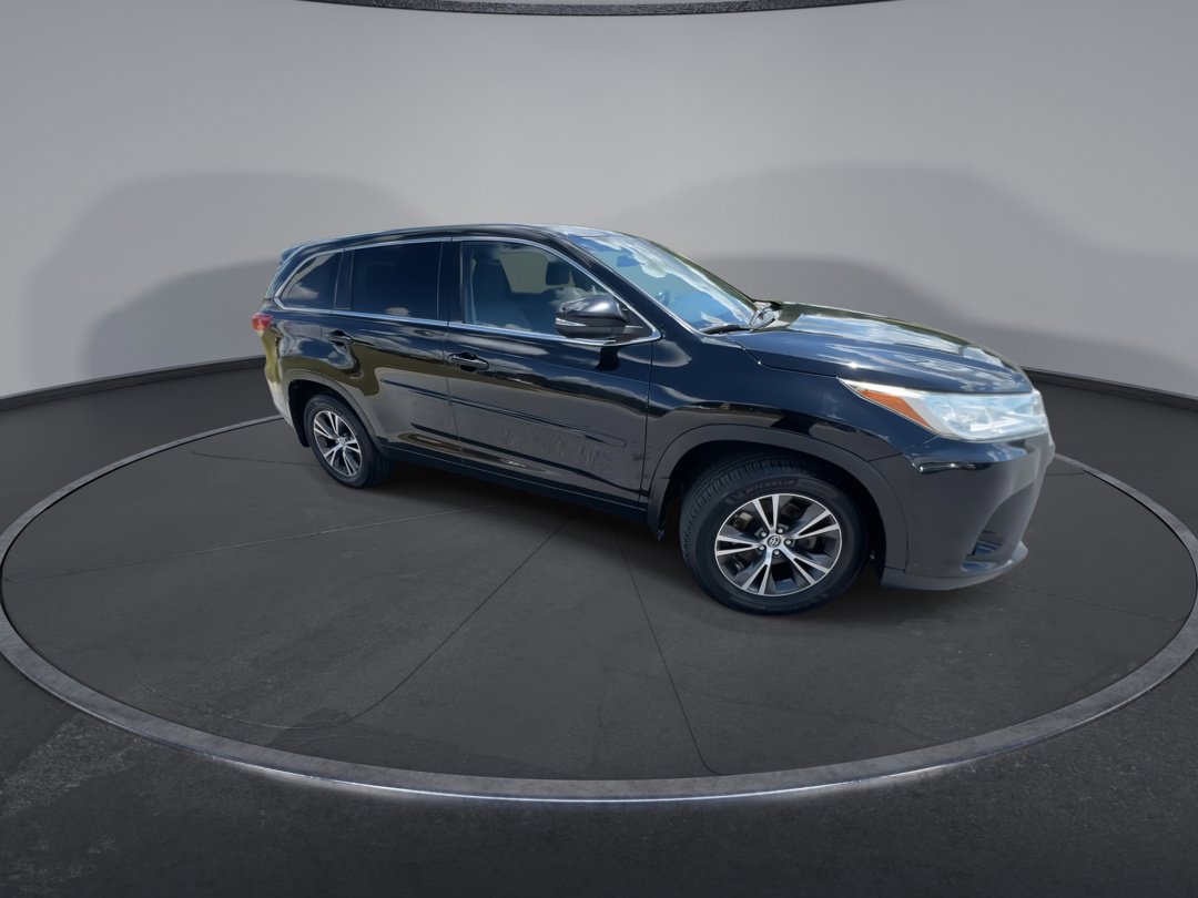 Used 2017 Toyota Highlander LE with VIN 5TDBZRFH7HS412845 for sale in Martinsburg, WV