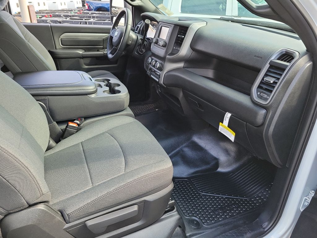 2023 Ram 5500 Tradesman photo 9