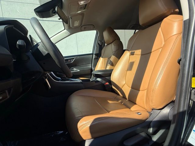 2022 Toyota RAV4 LE photo 15