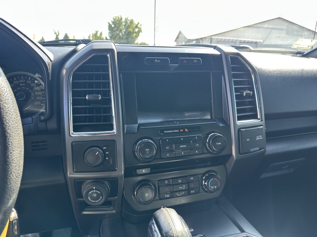 2016 Ford F-150 XLT photo 12