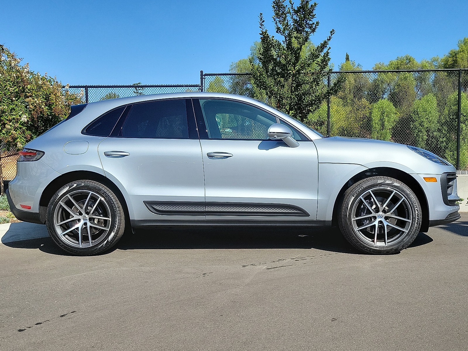 2025 Porsche Macan T photo 6