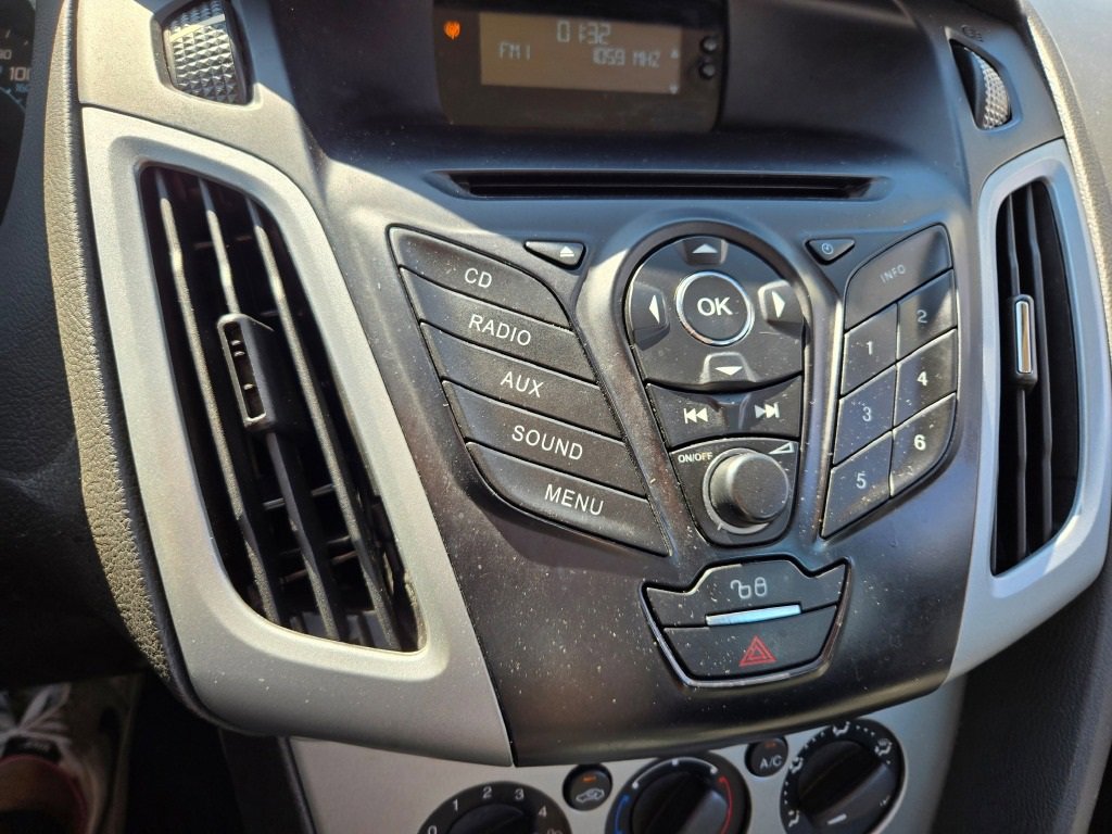 2012 Ford Focus SE photo 22
