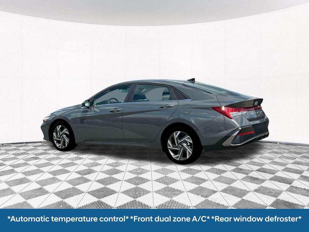 2025 Hyundai Elantra SEL Convenience photo 3