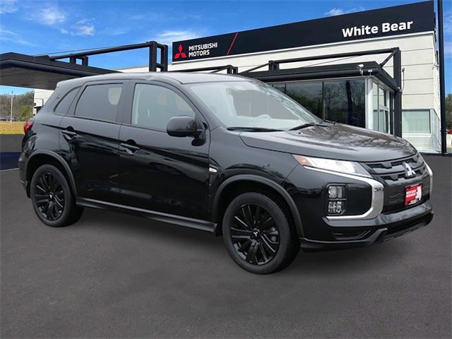 2024 Mitsubishi Outlander LE's photo