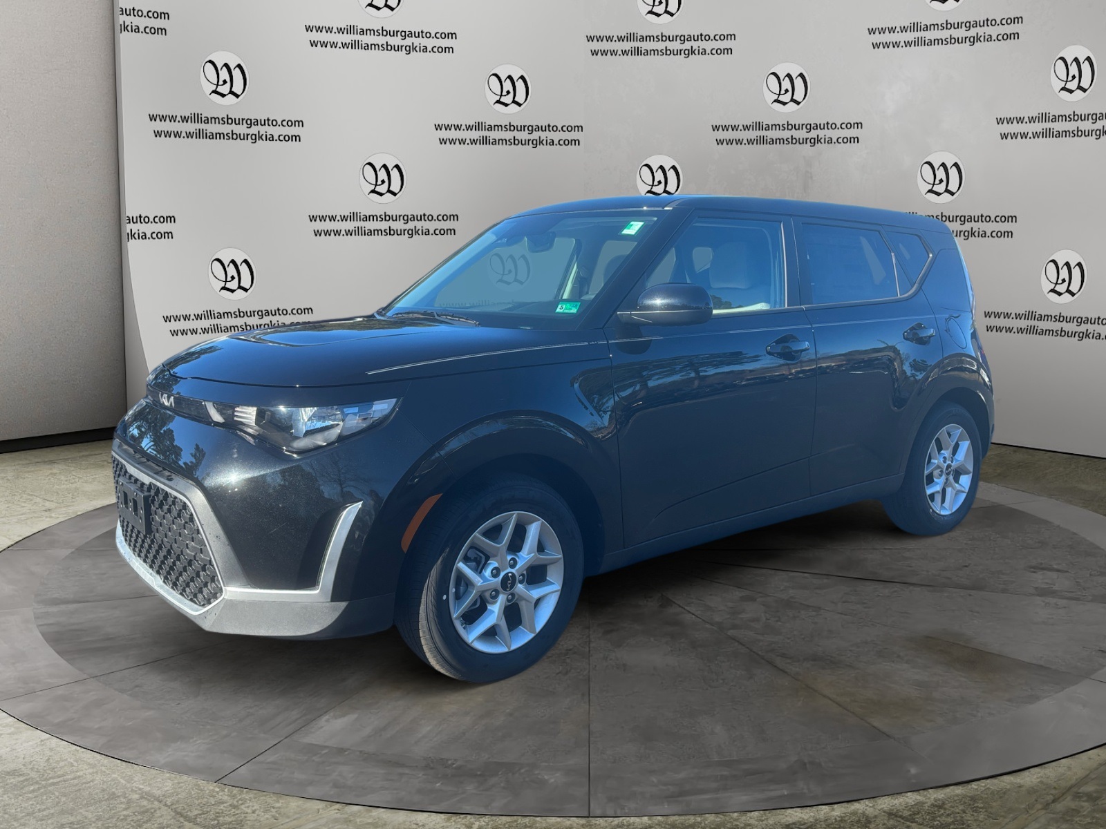 2025 Kia Soul LX's photo