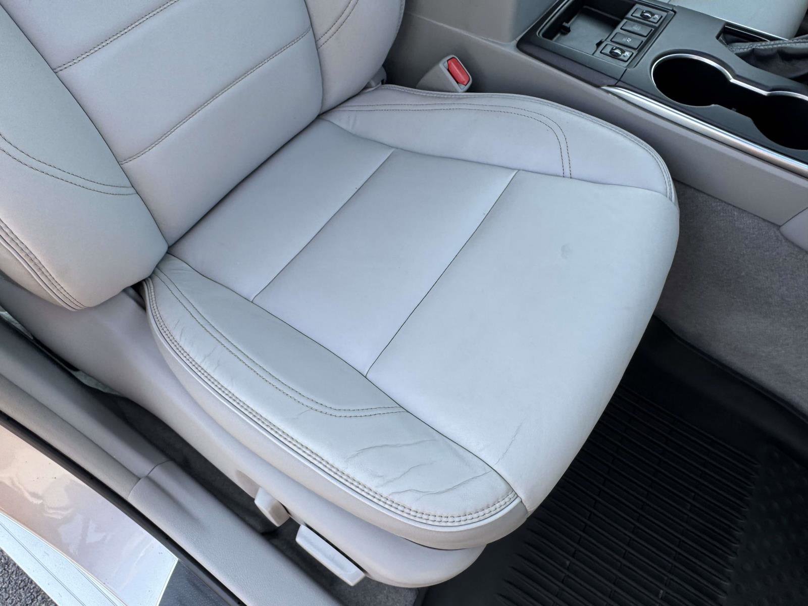 2017 Toyota Camry XLE photo 10