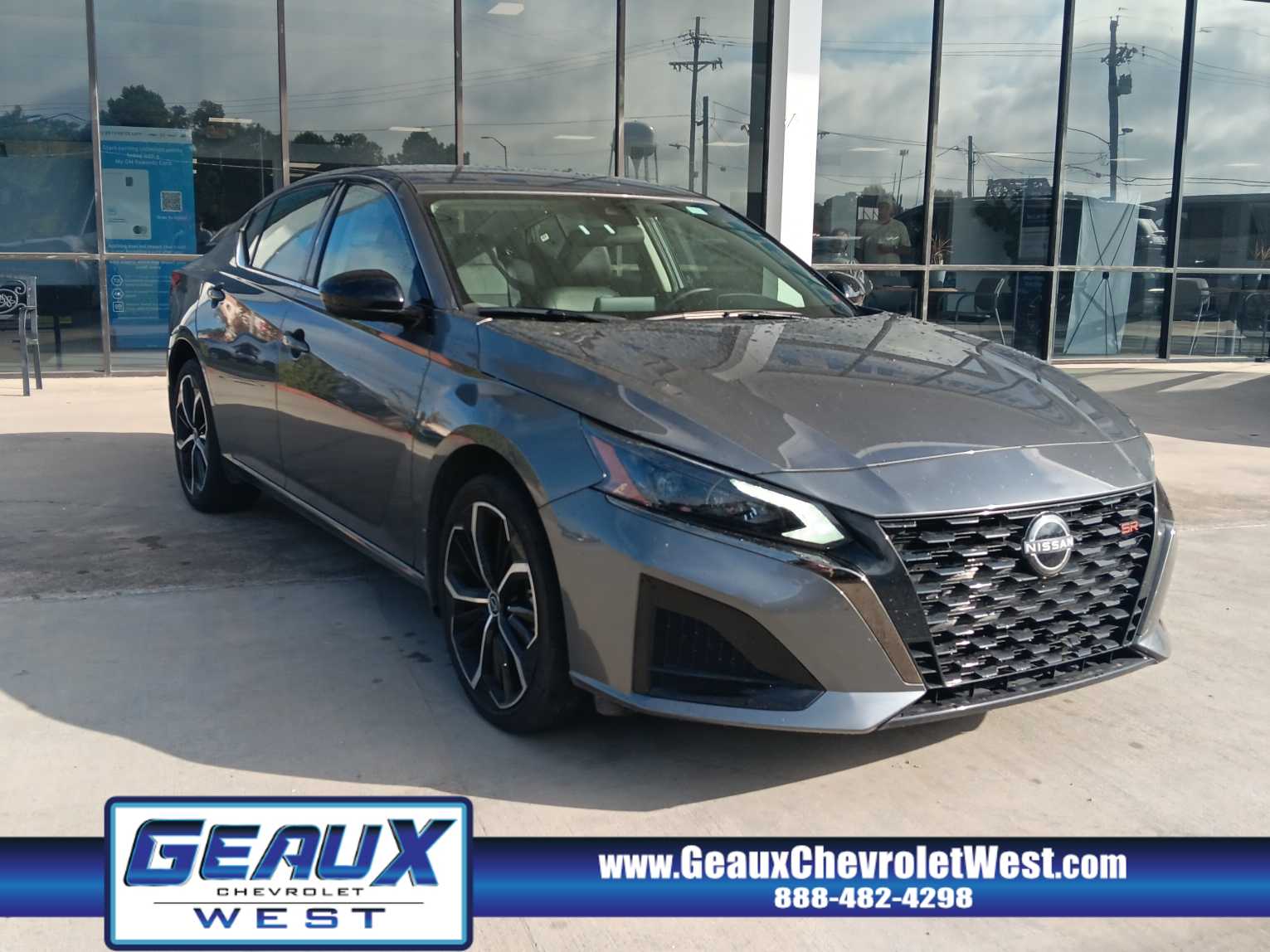 2025 Nissan Altima SR photo 2