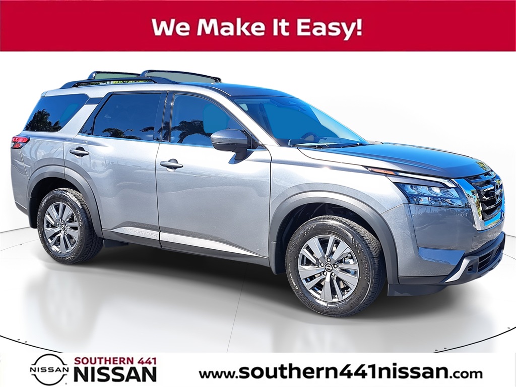 2025 Nissan Pathfinder SV's photo