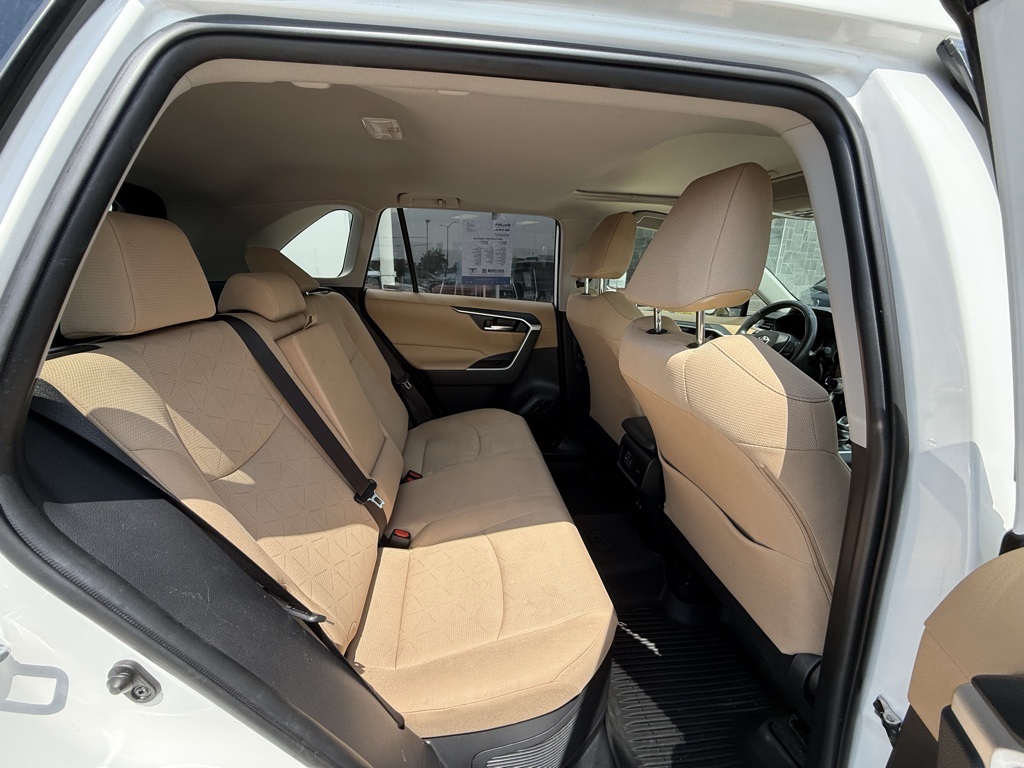 2020 Toyota RAV4 Hybrid XLE photo 13