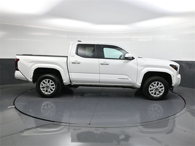2024 Toyota Tacoma SR5 photo 3