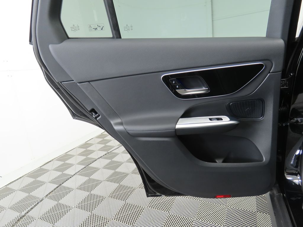 2025 Mercedes Benz GLC 300 photo 24