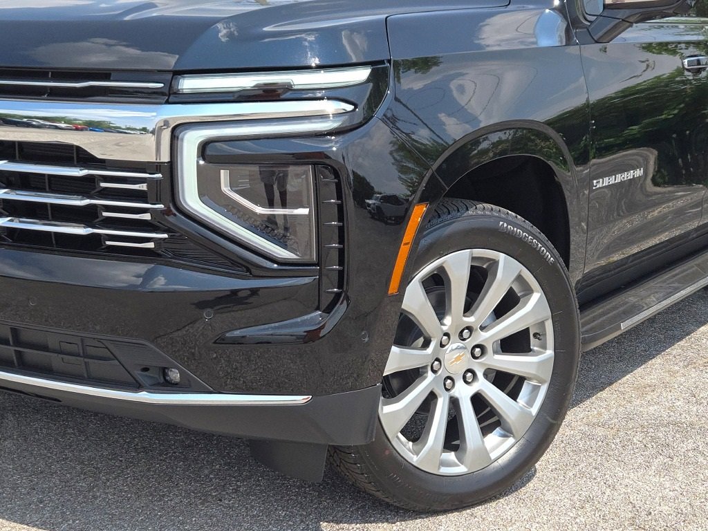 2025 Chevrolet Suburban Premier photo 3