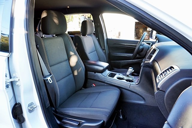 Used 2021 White Jeep Laredo E image 11