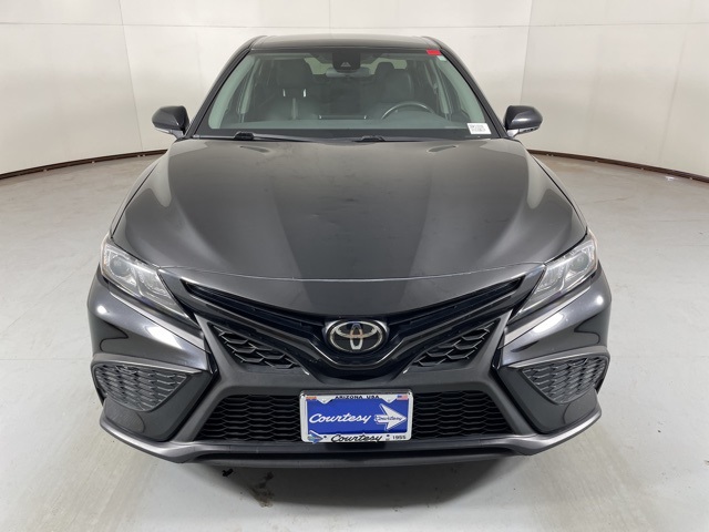 2022 Toyota Camry SE photo 3