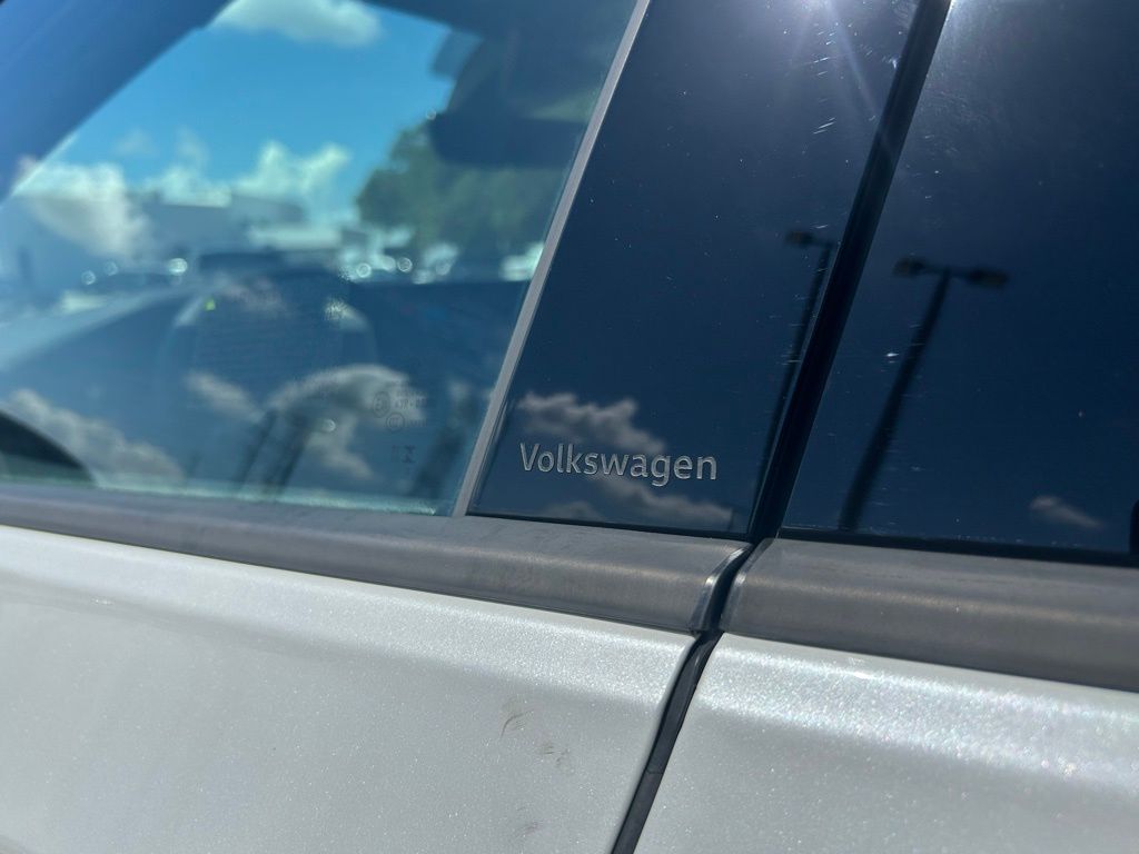 2025 Volkswagen Golf GTI SE photo 21