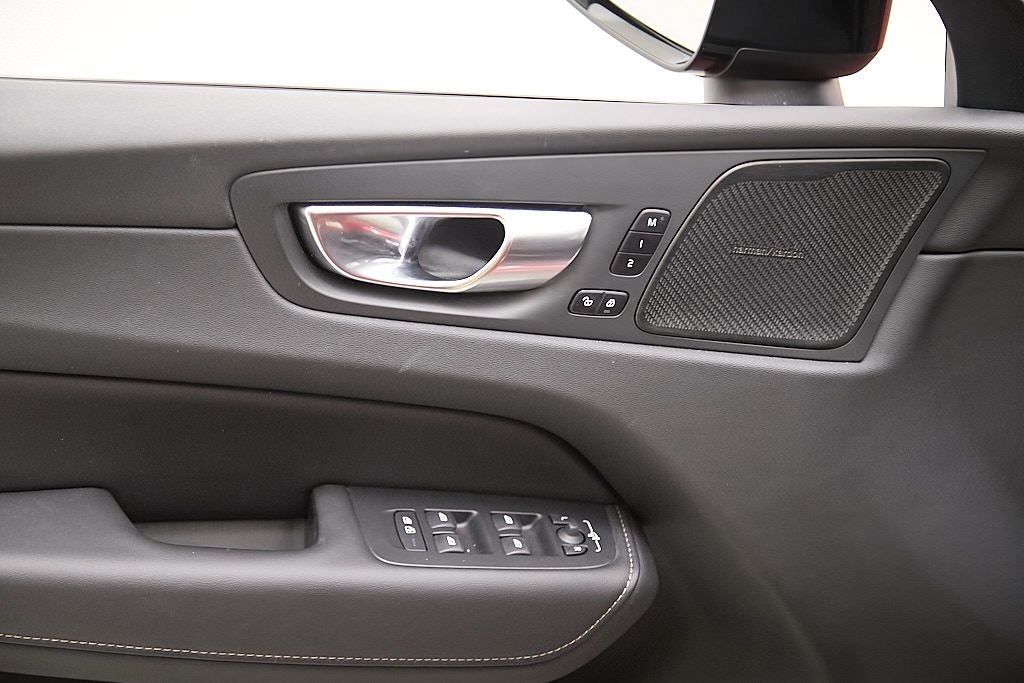 2023 VOLVO XC60 - Image 10