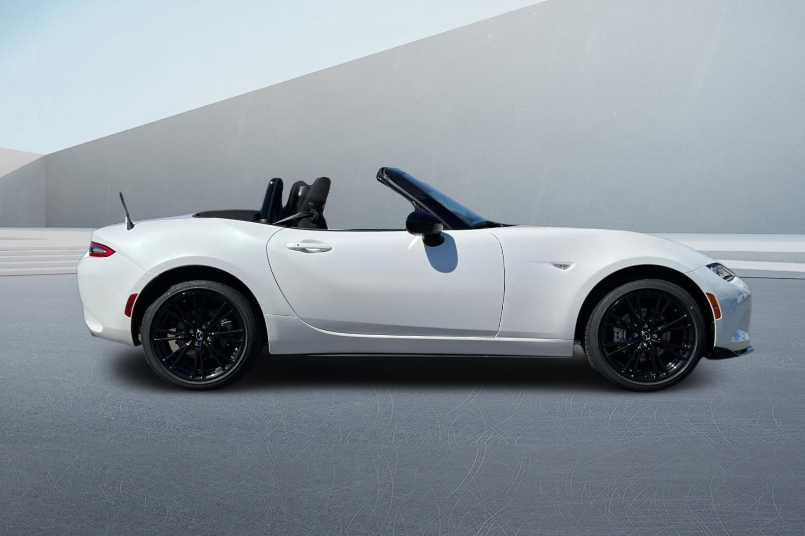 2025 Mazda MX-5 Miata Miata photo 2