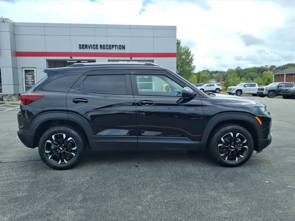 2023 Chevrolet Trailblazer LT photo 2