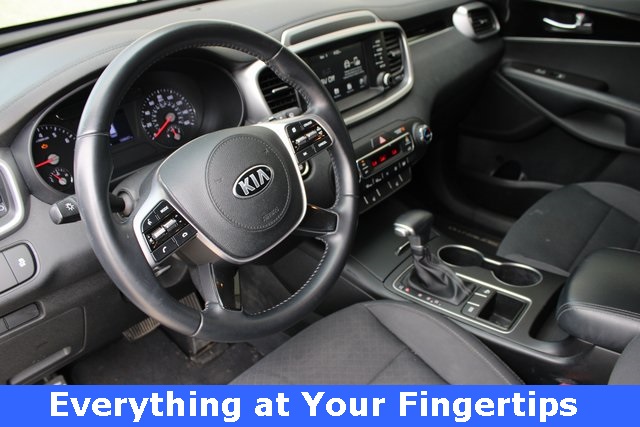 2020 Kia Sorento S photo 2