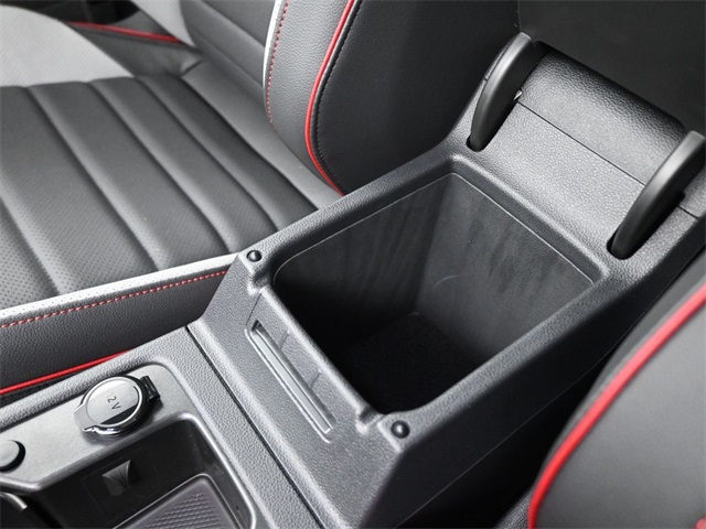 2025 Volkswagen Golf GTI SE photo 4