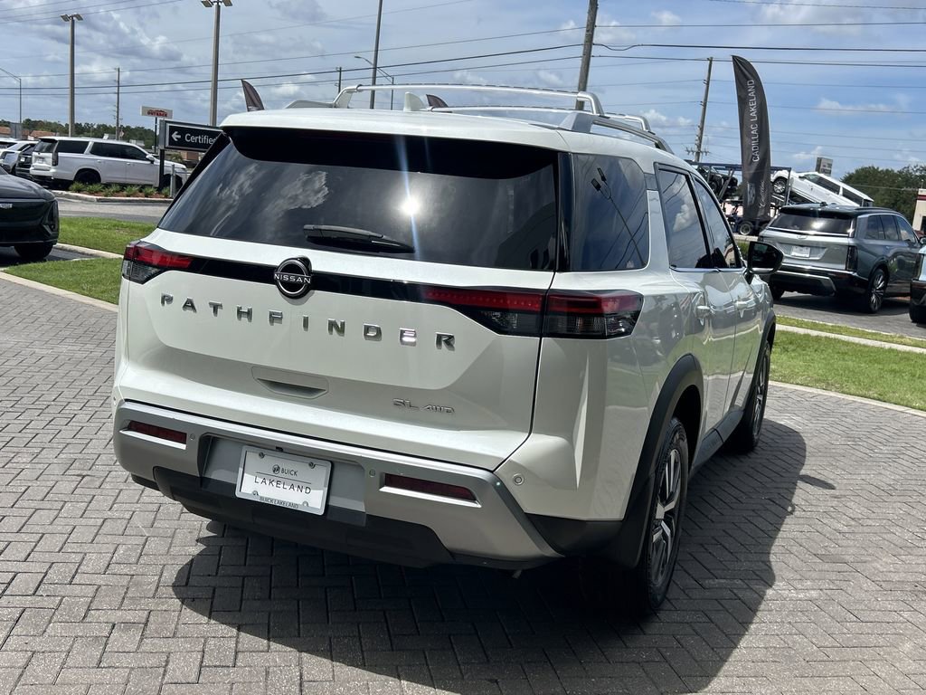 2024 Nissan Pathfinder SL photo 6