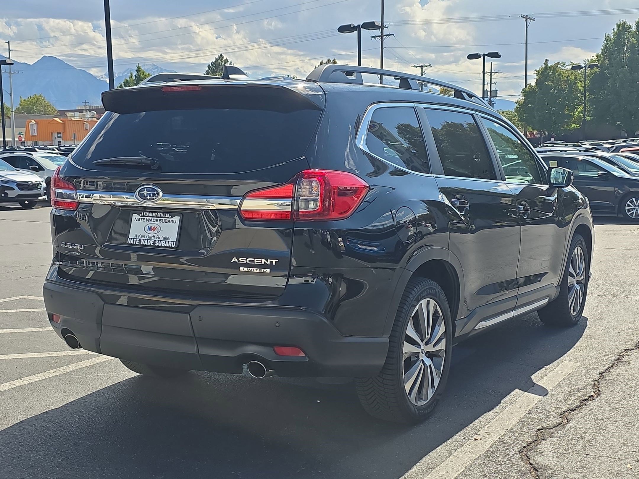 2022 Subaru Ascent Limited photo 3