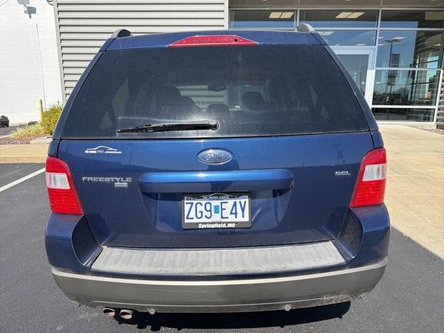 2005 Ford Freestyle SEL photo 3