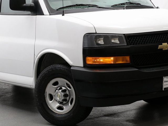 2021 Chevrolet Express Passenger 3500 photo 2