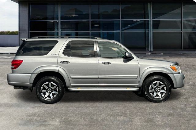 2005 Toyota Sequoia SR5 photo 3