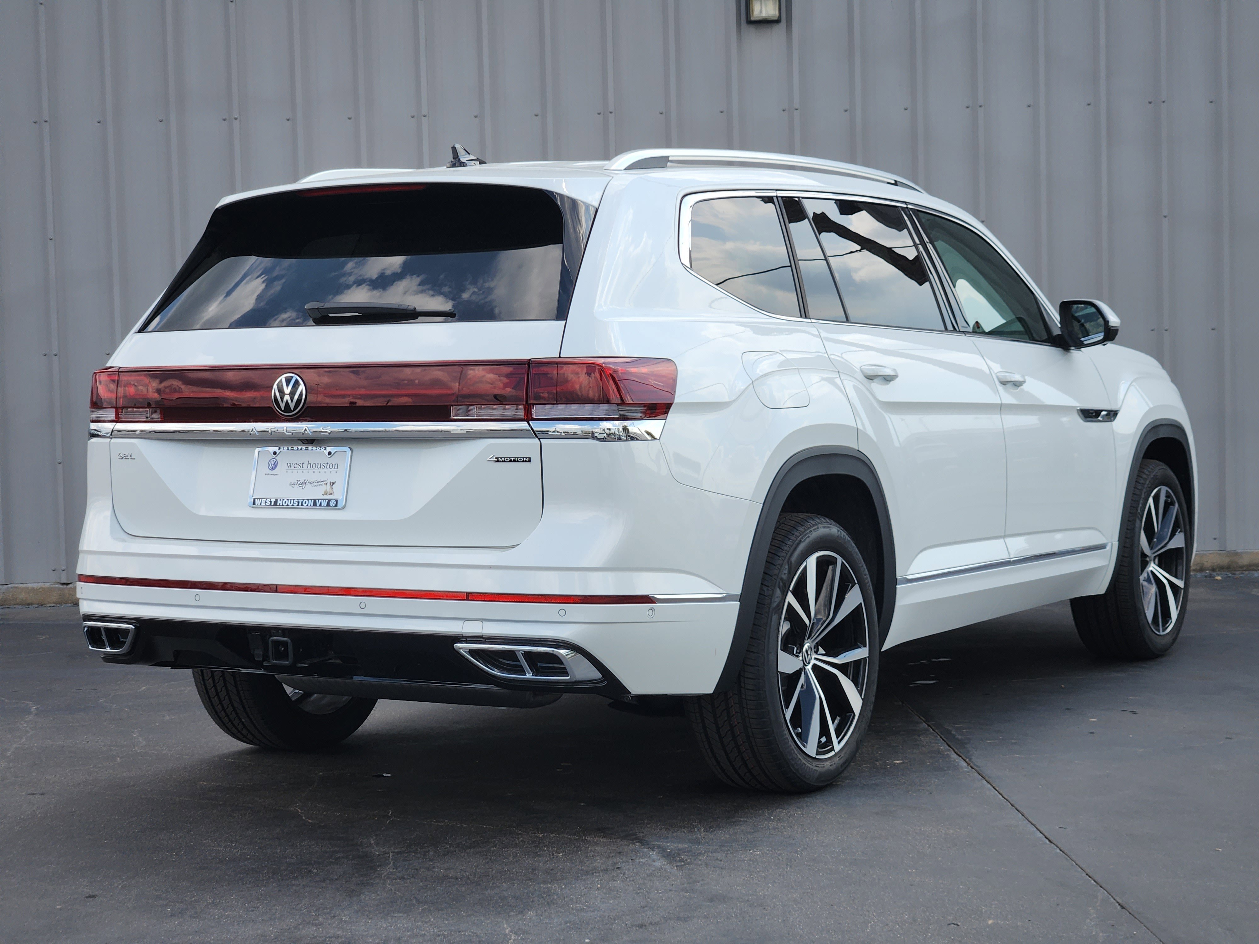 2025 Volkswagen Atlas SEL Premium R-Line photo 2